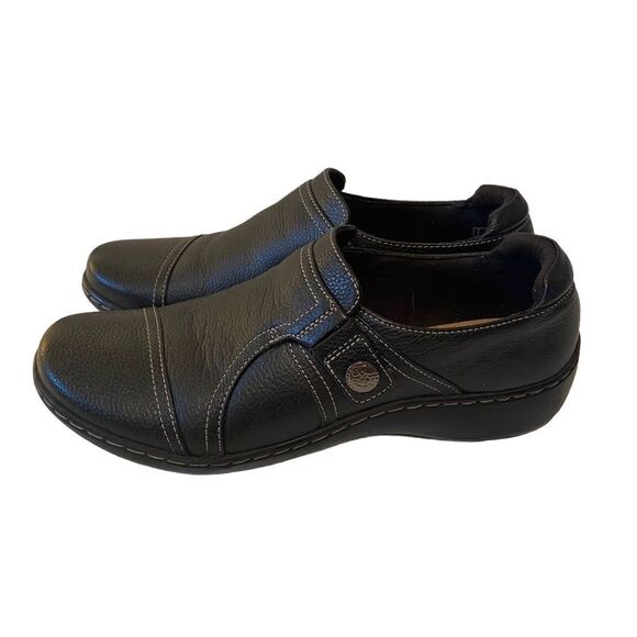 Clark’s Black Leather Slip-on Shoes in Ladies Size 7.5M - Picture 1 of 7